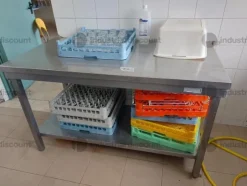 2#8982 Attrezzatura e cucina per attività di ristorazione