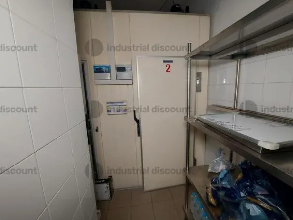 2#8982 Attrezzatura e cucina per attività di ristorazione