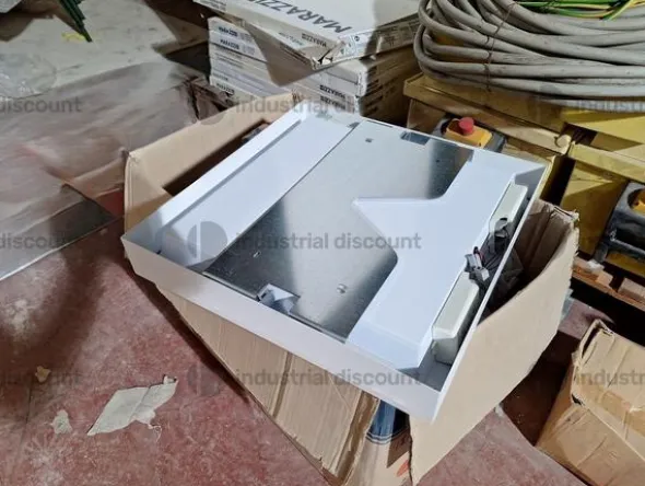 1#9086 Attrezzatura edile e materiale elettrico