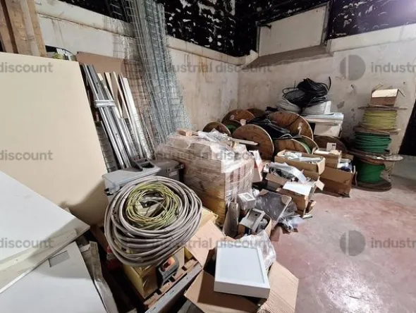 1#9086 Attrezzatura edile e materiale elettrico