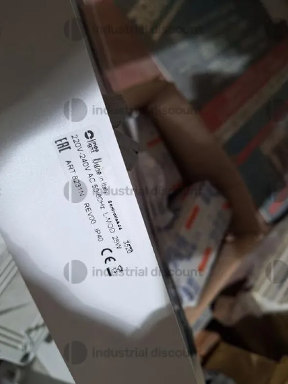 1#9086 Attrezzatura edile e materiale elettrico