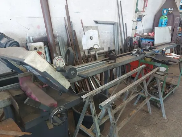 4#6944 Attrezzatura e materiale da officina
