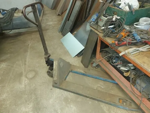 4#6944 Attrezzatura e materiale da officina
