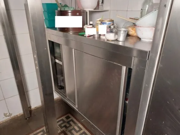 4#8062 Attrezzatura per cucina