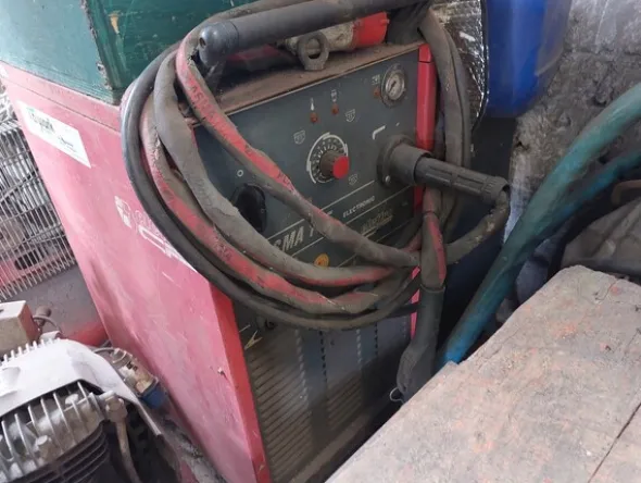 7#7632 Attrezzatura per la lavorazione del ferro