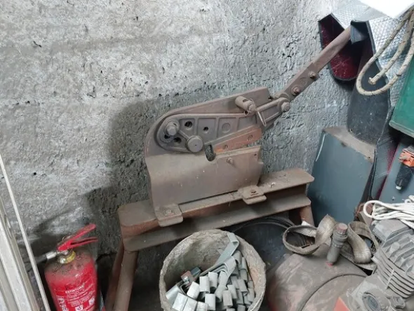 7#7632 Attrezzatura per la lavorazione del ferro