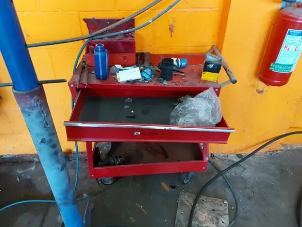 36#7918 Attrezzatura per officina meccanica e arredi uffici