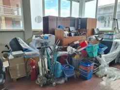 1#9145 Attrezzatura per pulizia ed arredi ufficio