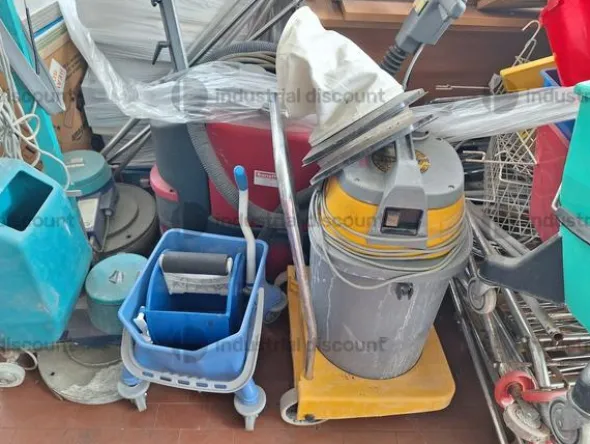 1#9145 Attrezzatura per pulizia ed arredi ufficio