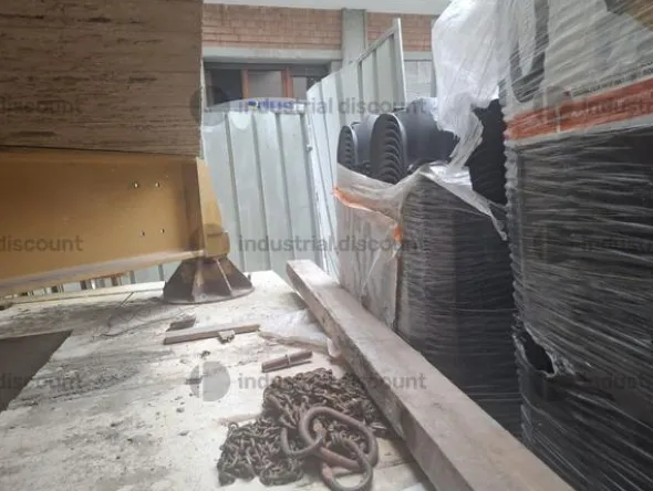 6#9897 Attrezzatura varia da cantiere, materialeda elettricista ed arredo spogliatoio