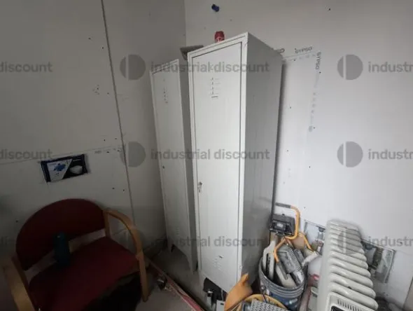 6#9897 Attrezzatura varia da cantiere, materialeda elettricista ed arredo spogliatoio
