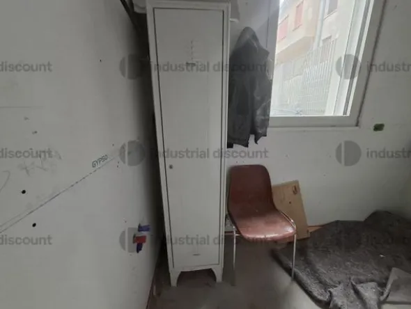 6#9897 Attrezzatura varia da cantiere, materialeda elettricista ed arredo spogliatoio