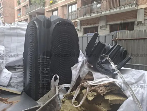 6#9897 Attrezzatura varia da cantiere, materialeda elettricista ed arredo spogliatoio