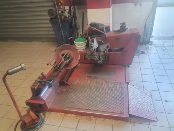 5#7058 Attrezzatura varia per gommista