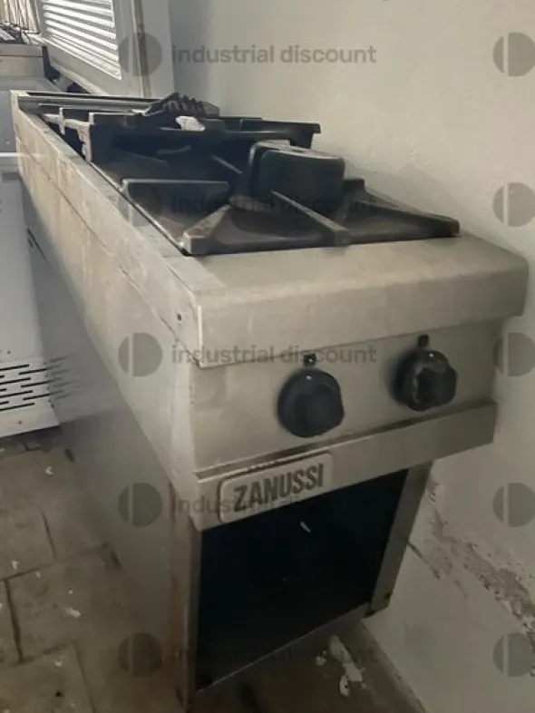 1#8879 Attrezzatureda cucina e stock vini e liquori