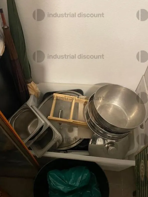 1#8879 Attrezzatureda cucina e stock vini e liquori