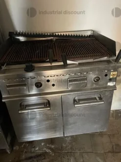 1#8879 Attrezzatureda cucina e stock vini e liquori