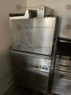 1#8879 Attrezzatureda cucina e stock vini e liquori