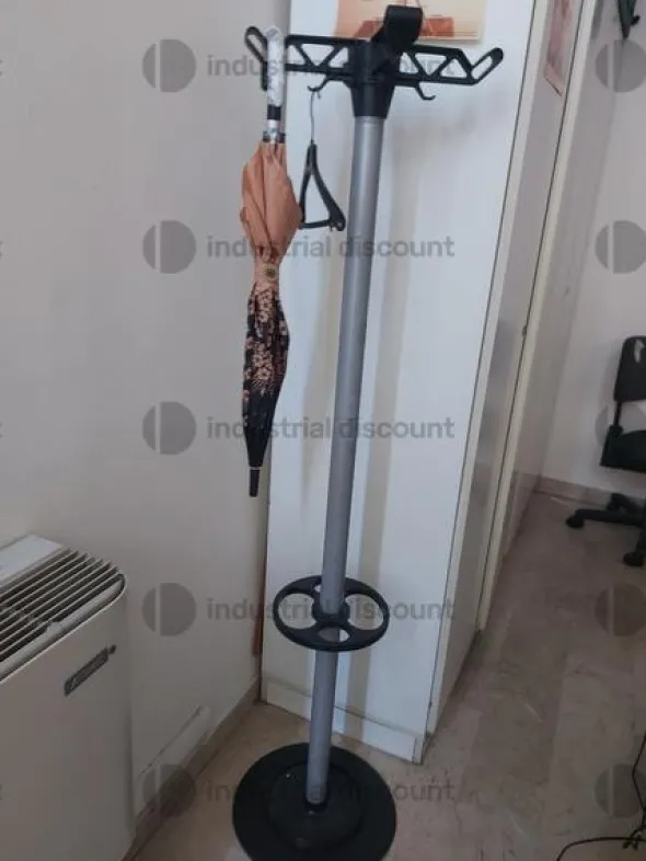 1#8982 Attrezzature e arredamento per attività ristorazione
