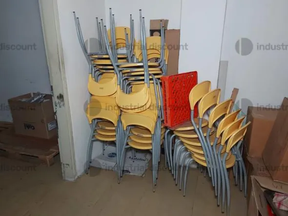 1#8982 Attrezzature e arredamento per attività ristorazione
