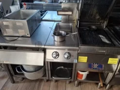 2#9755 Attrezzature e arredi per locale