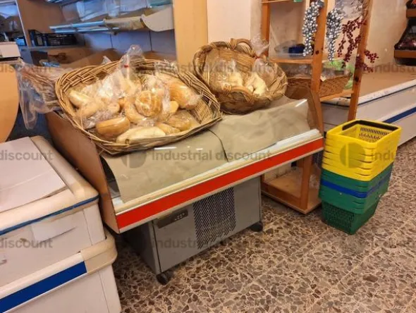 2#9076 Attrezzature e arredi per negozio frutta e verdura