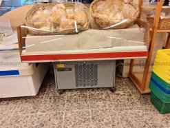 2#9076 Attrezzature e arredi per negozio frutta e verdura