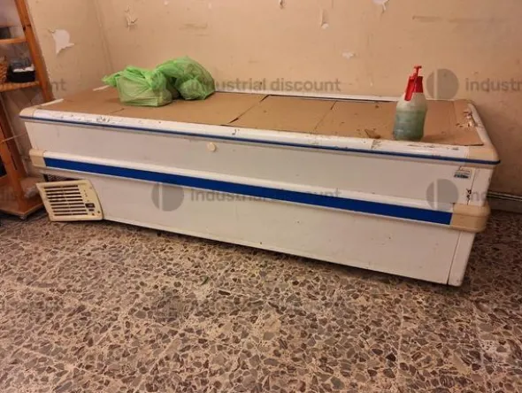 2#9076 Attrezzature e arredi per negozio frutta e verdura