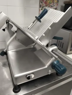 Attrezzature e arredo per ristorazione