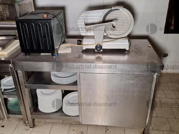 1#9887 Attrezzature ed arredo per ristorazione
