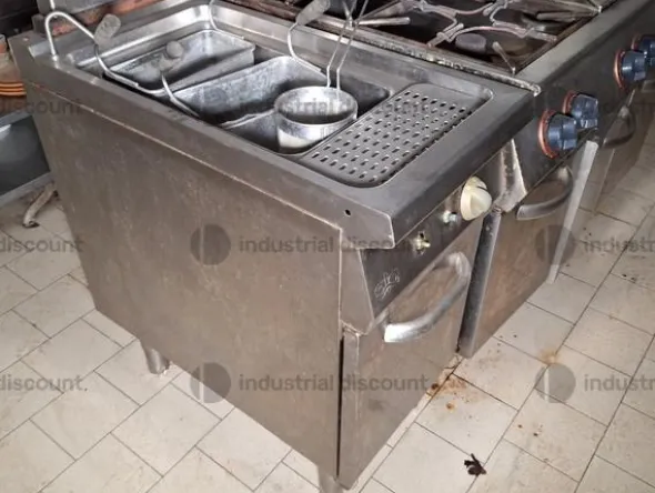 1#9887 Attrezzature ed arredo per ristorazione