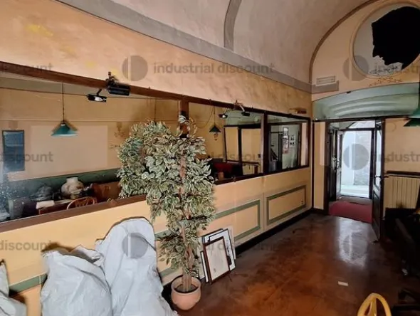 1#9887 Attrezzature ed arredo per ristorazione