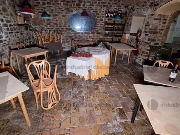 1#9887 Attrezzature ed arredo per ristorazione