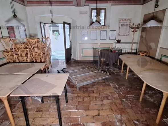 1#9887 Attrezzature ed arredo per ristorazione