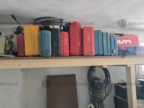10#9467 Attrezzature edili tra cui avvitatori trapani smerigliatrici