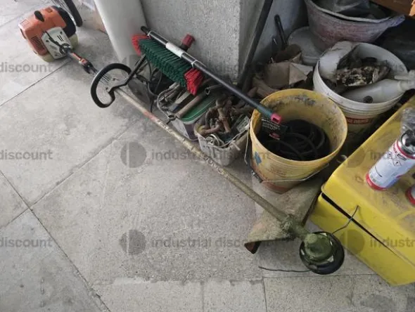 10#9467 Attrezzature edili tra cui avvitatori trapani smerigliatrici