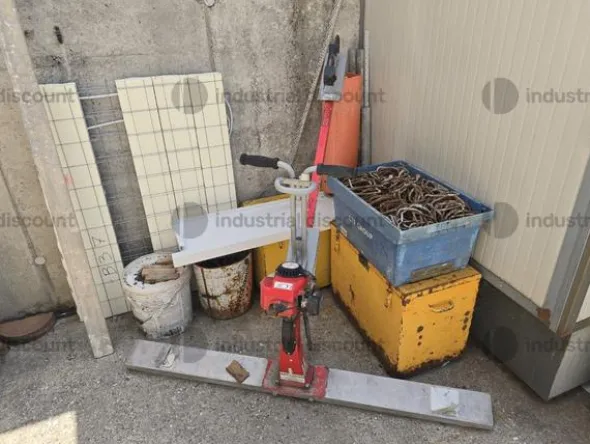 10#9467 Attrezzature edili tra cui avvitatori trapani smerigliatrici