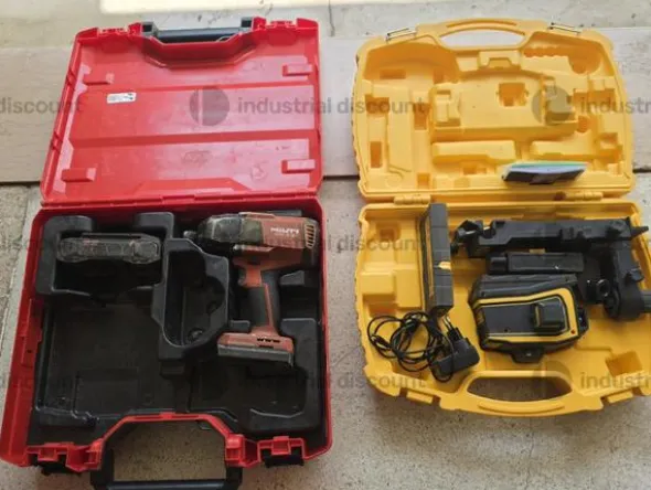 10#9467 Attrezzature edili tra cui avvitatori trapani smerigliatrici