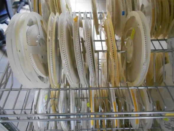 7#7585 Attrezzature e materiale per laboratorio di elettronica