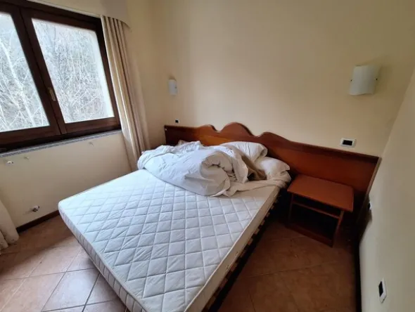 1#8141 Attrezzature e mobilio di hotel