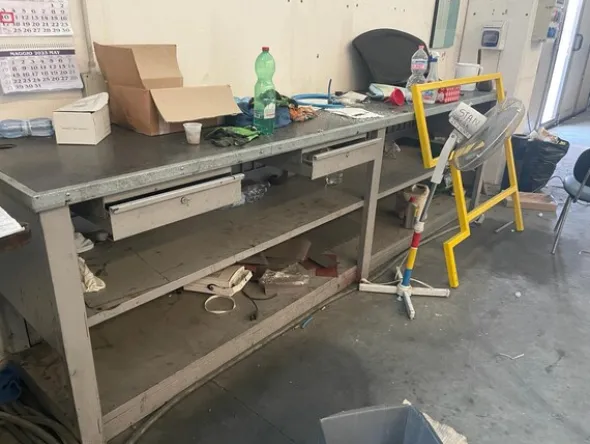 6#8183 Attrezzature officina