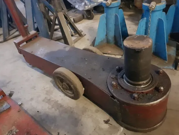 1#5348 Attrezzature officina e ricambi per automezzi industriali