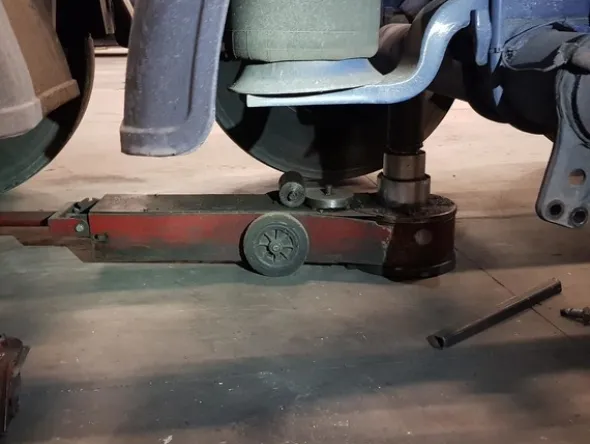 1#5348 Attrezzature officina e ricambi per automezzi industriali
