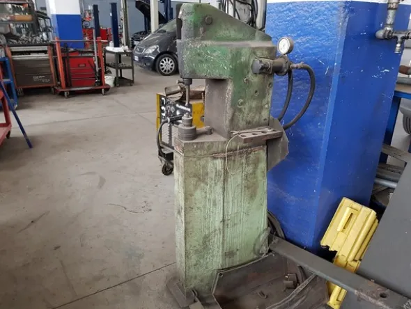 1#5348 Attrezzature officina e ricambi per automezzi industriali