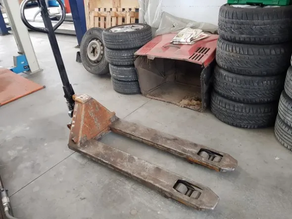 1#5348 Attrezzature officina e ricambi per automezzi industriali