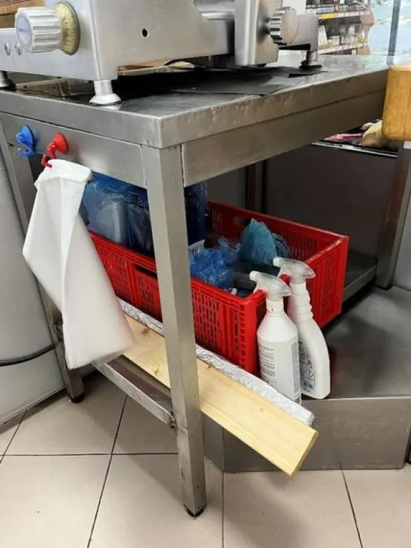 1#8498 Attrezzature per attività commercio e macellazione bestiame