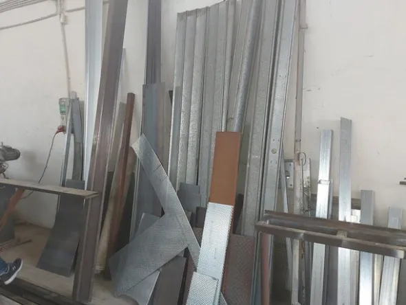 2#5574 Attrezzature per la lavorazione del ferro