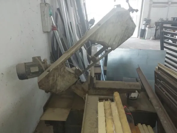 2#5574 Attrezzature per la lavorazione del ferro