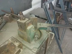 2#5574 Attrezzature per la lavorazione del ferro