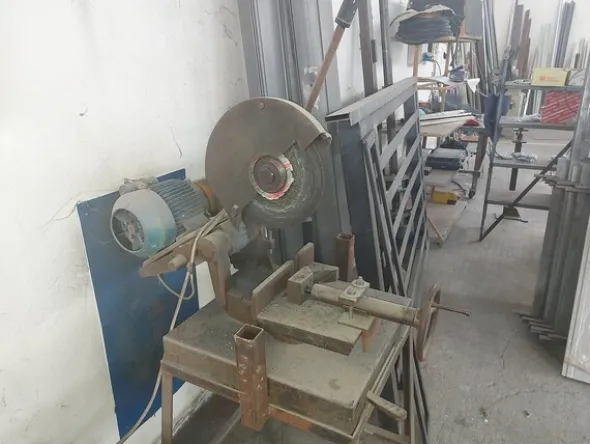 2#5574 Attrezzature per la lavorazione del ferro